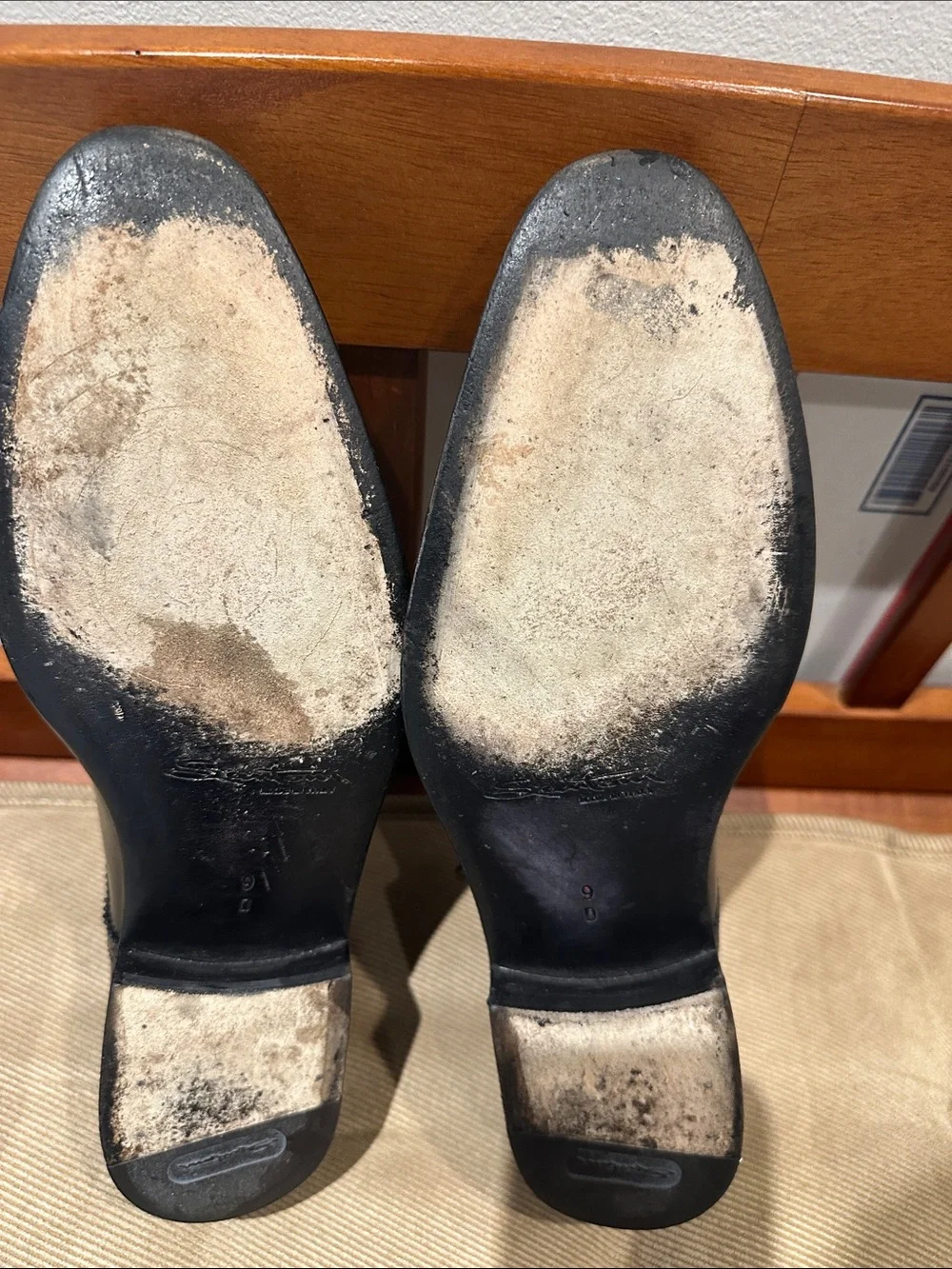 Santoni dress shoes feature a distinct toe medallion. - Picture 5 of 14